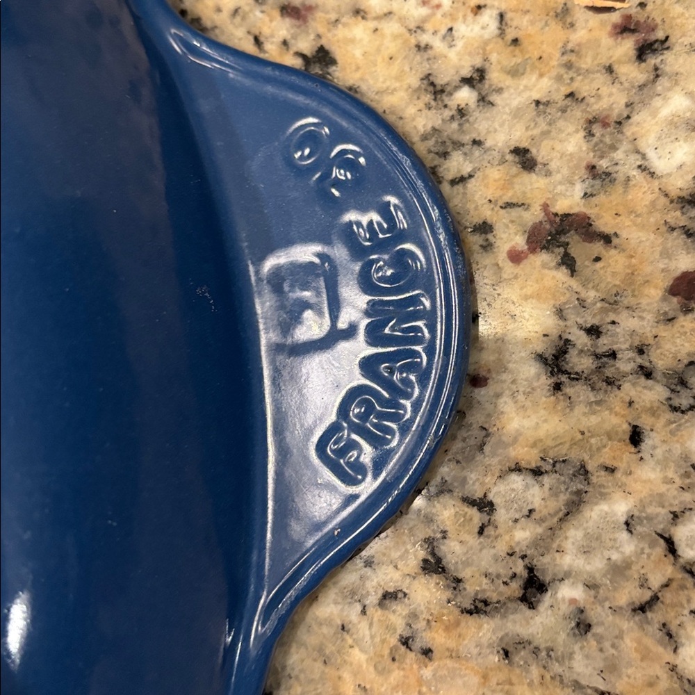 Le Creuset enameled cast iron skillet - Picture 5 of 6